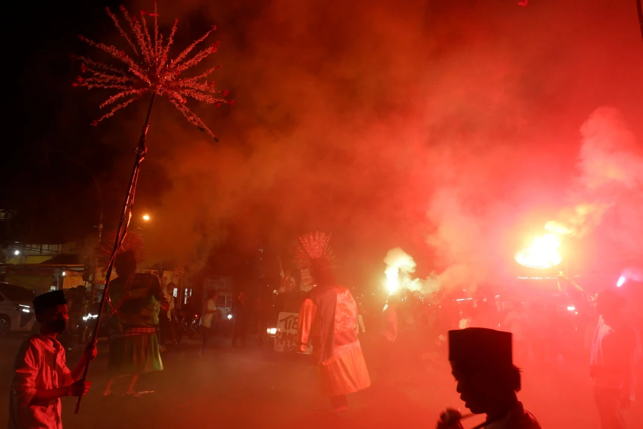 Kemeriahan Warga Gandul...
