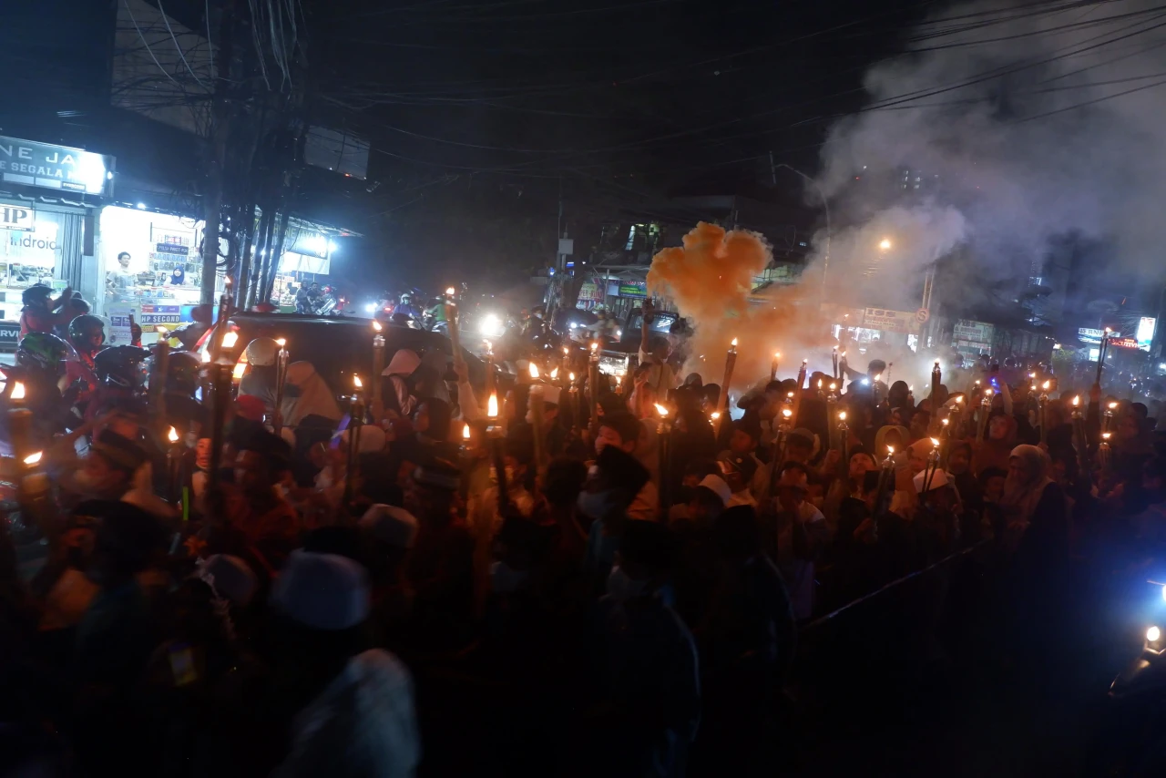 Kemeriahan Warga Gandul...