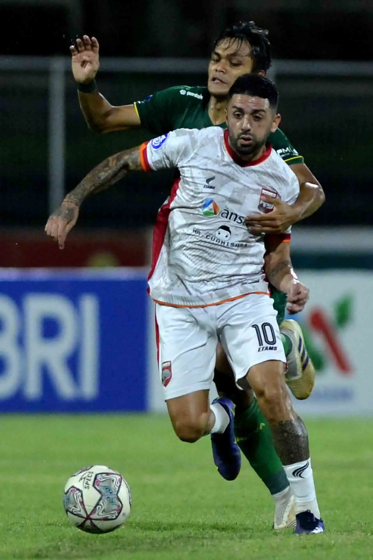 Borneo FC Bungkam Persebaya...