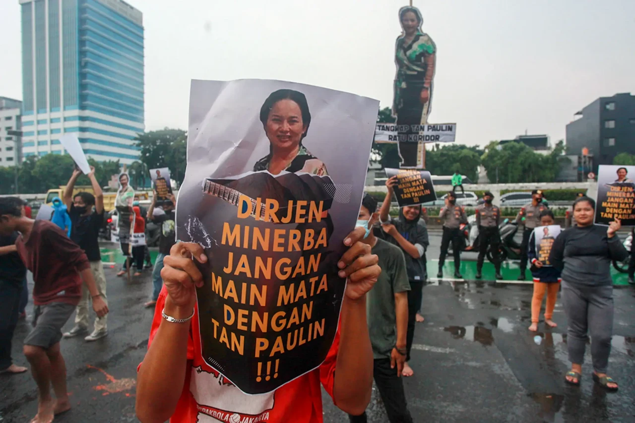 Mahasiswa Desak DPR...