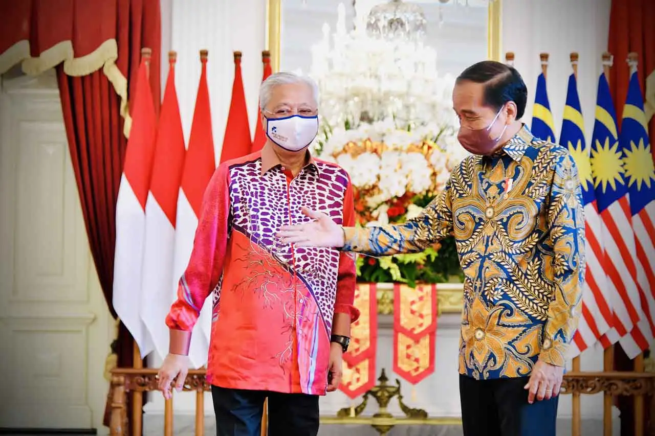 Presiden Jokowi Terima...