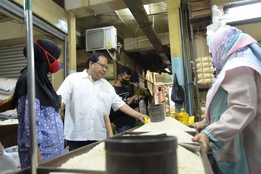 Kunjungi Pasar Kramat...