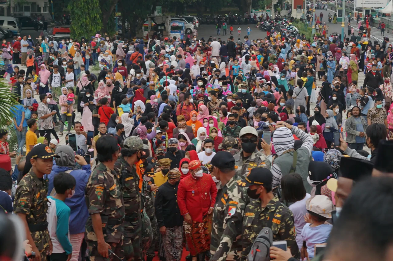 Tradisi Dugderan Sambut...