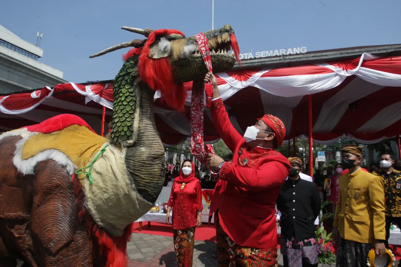 Tradisi Dugderan Sambut...
