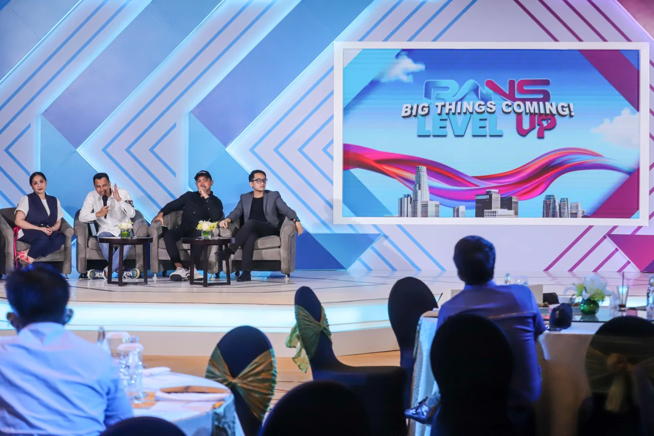 Terjun ke Bisnis Metaverse,...