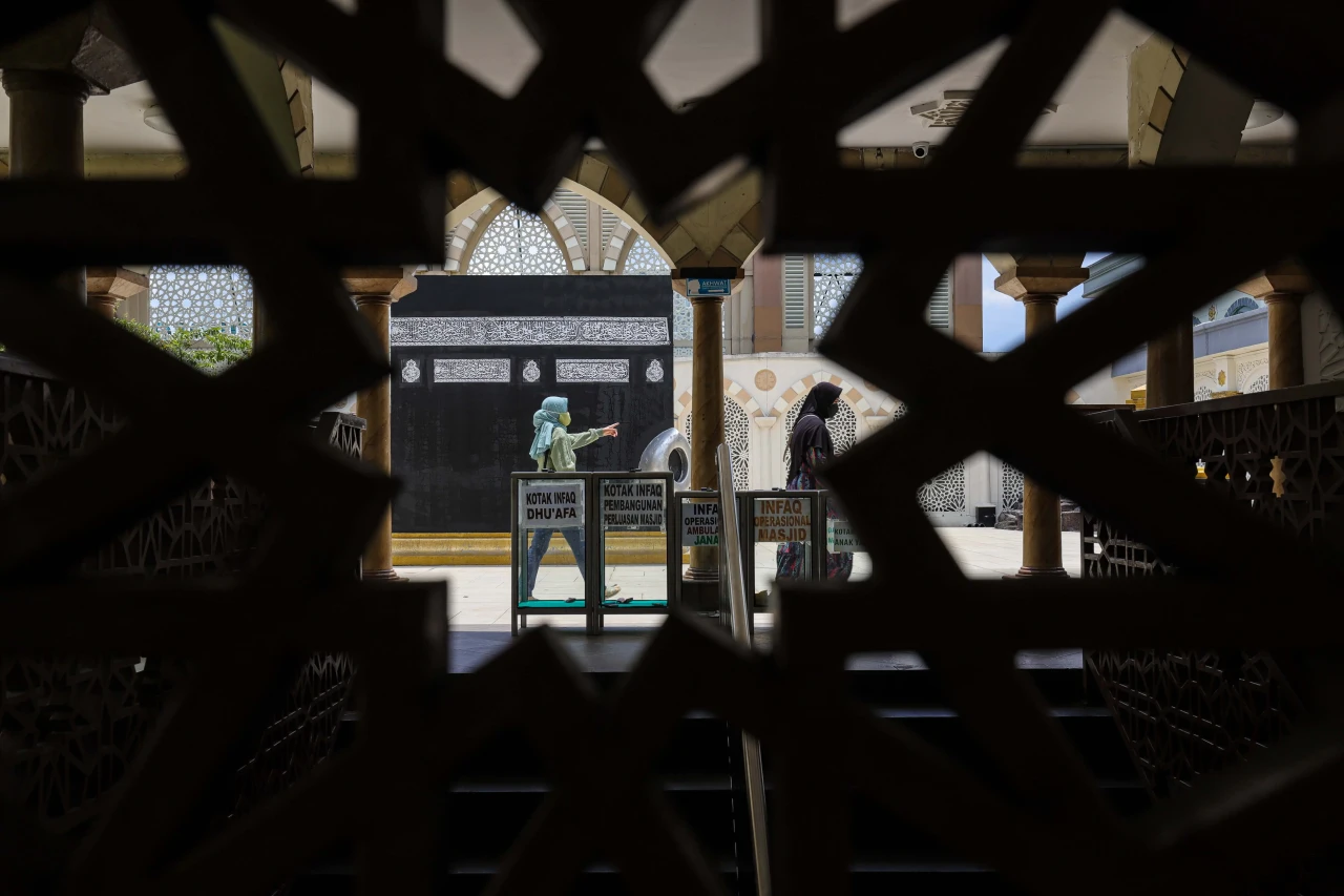 Melihat Miniatur Kabah...