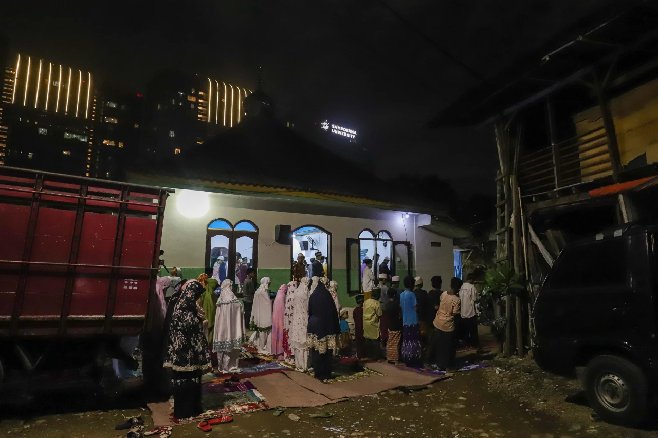 Salat Tarawih Pertama...