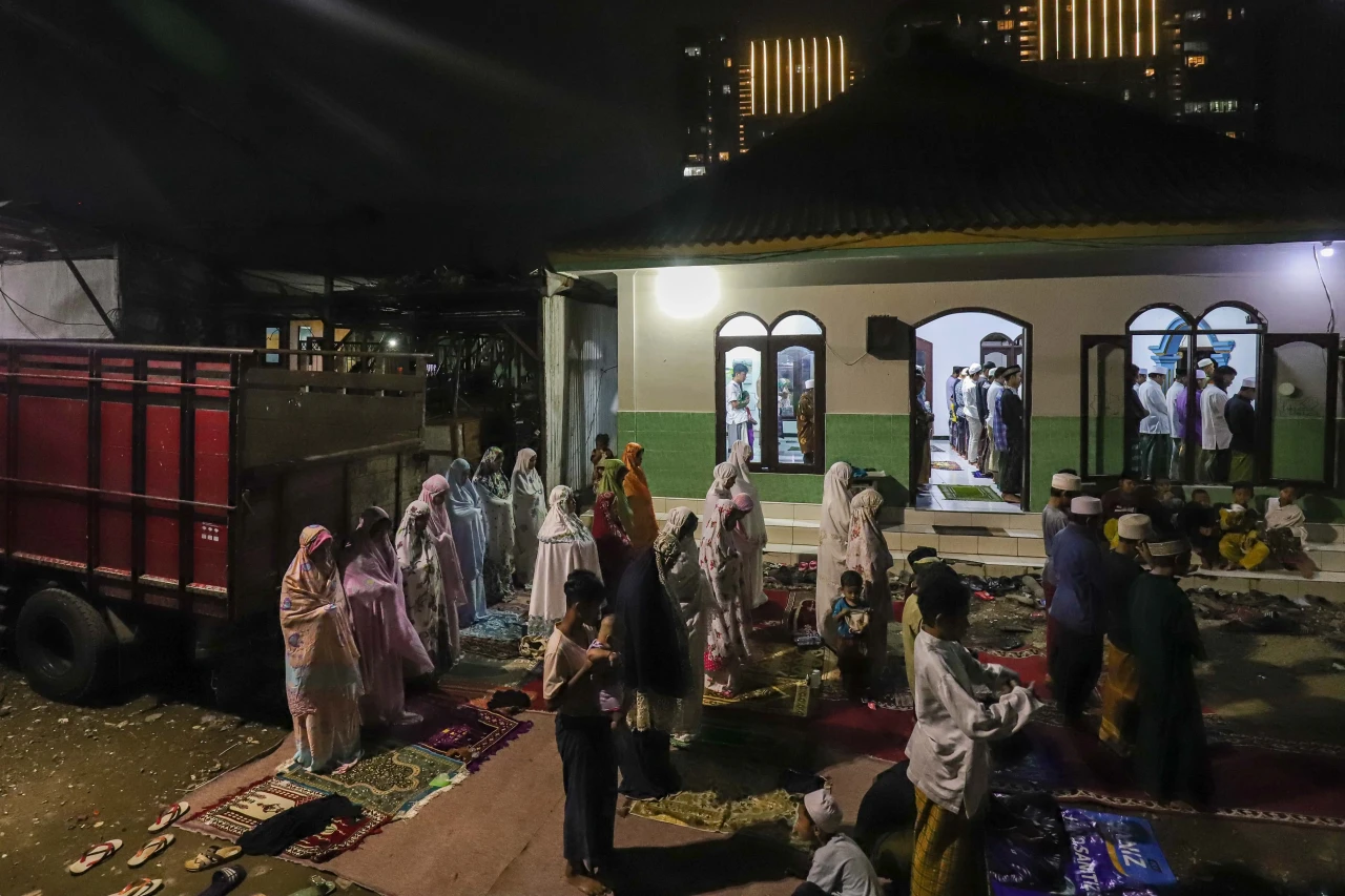 Salat Tarawih Pertama...