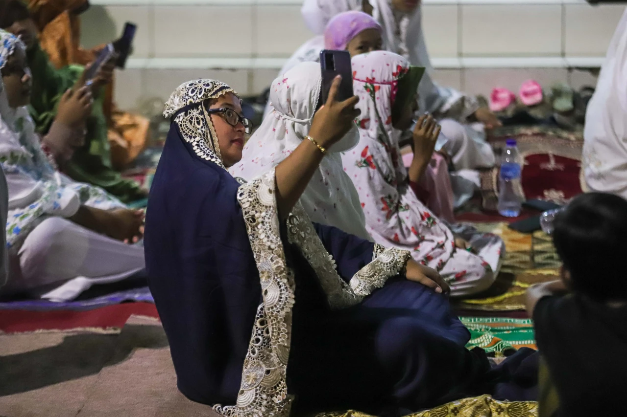Salat Tarawih Pertama...