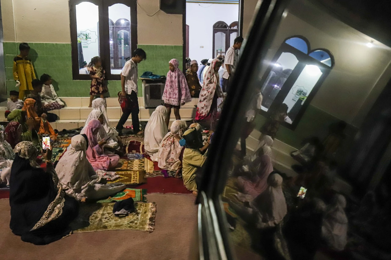 Salat Tarawih Pertama...