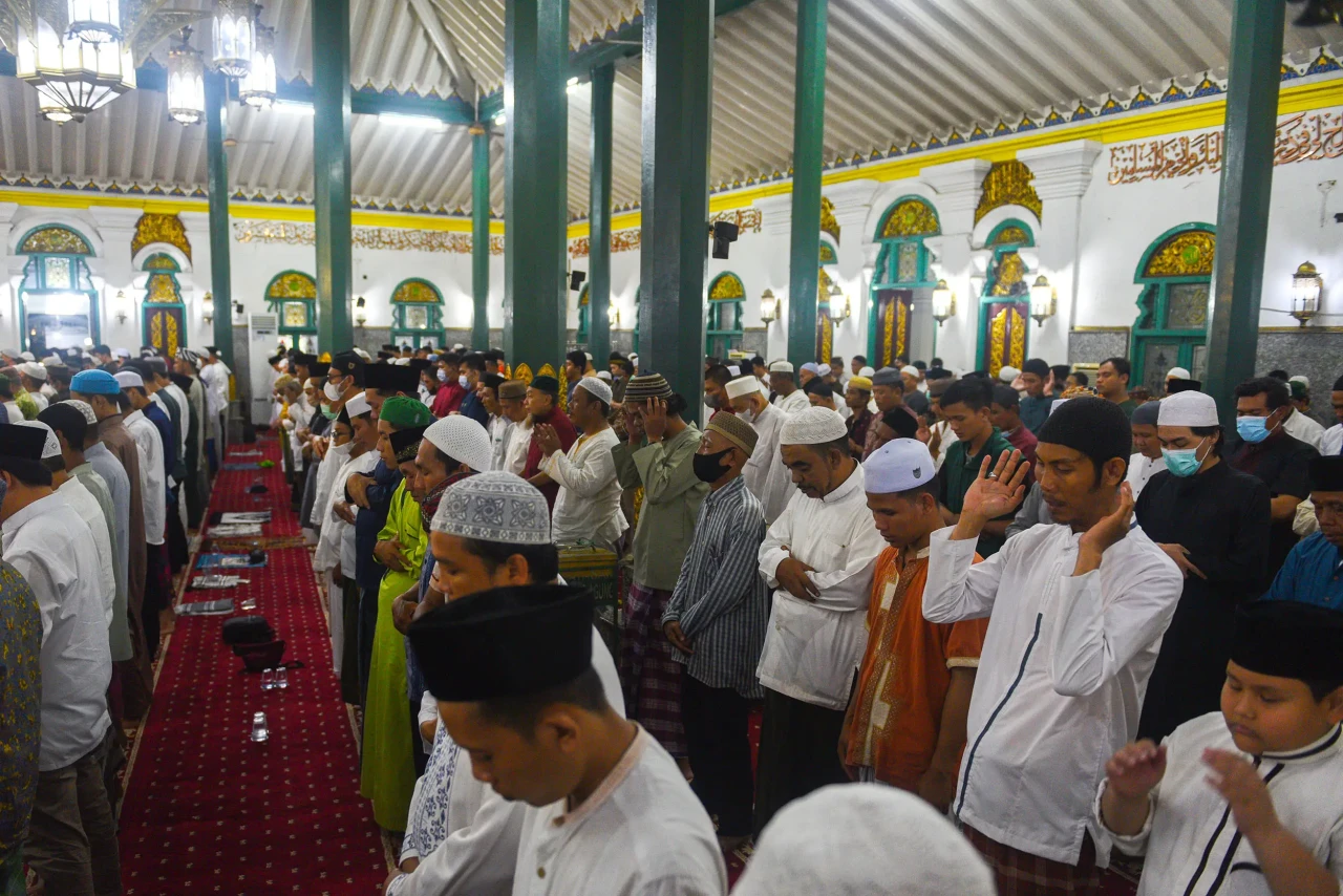 Salat Tarawih Perdana...