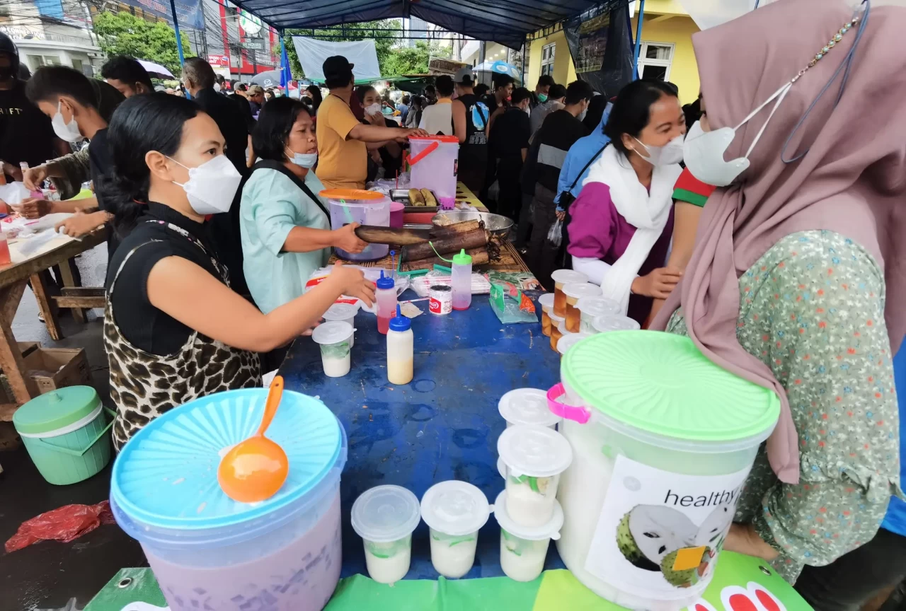 Berburu Takjil di Pasar...