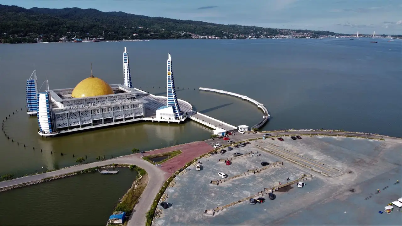 Kemegahan Masjid Al...