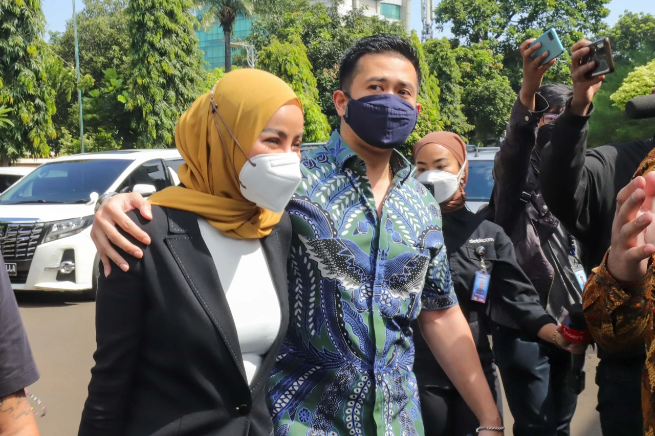 Hadiri Sidang Cerai...