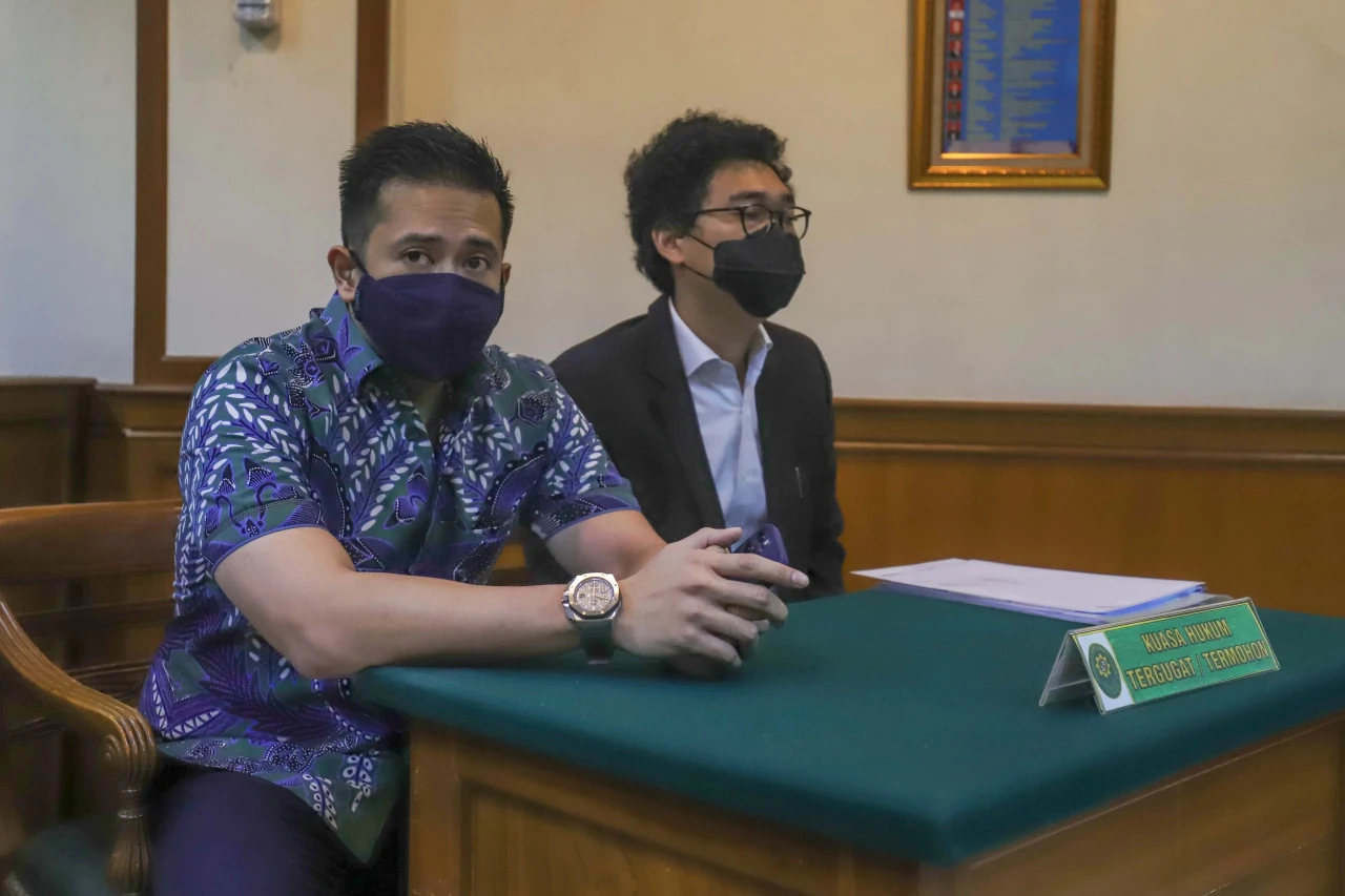 Hadiri Sidang Cerai...