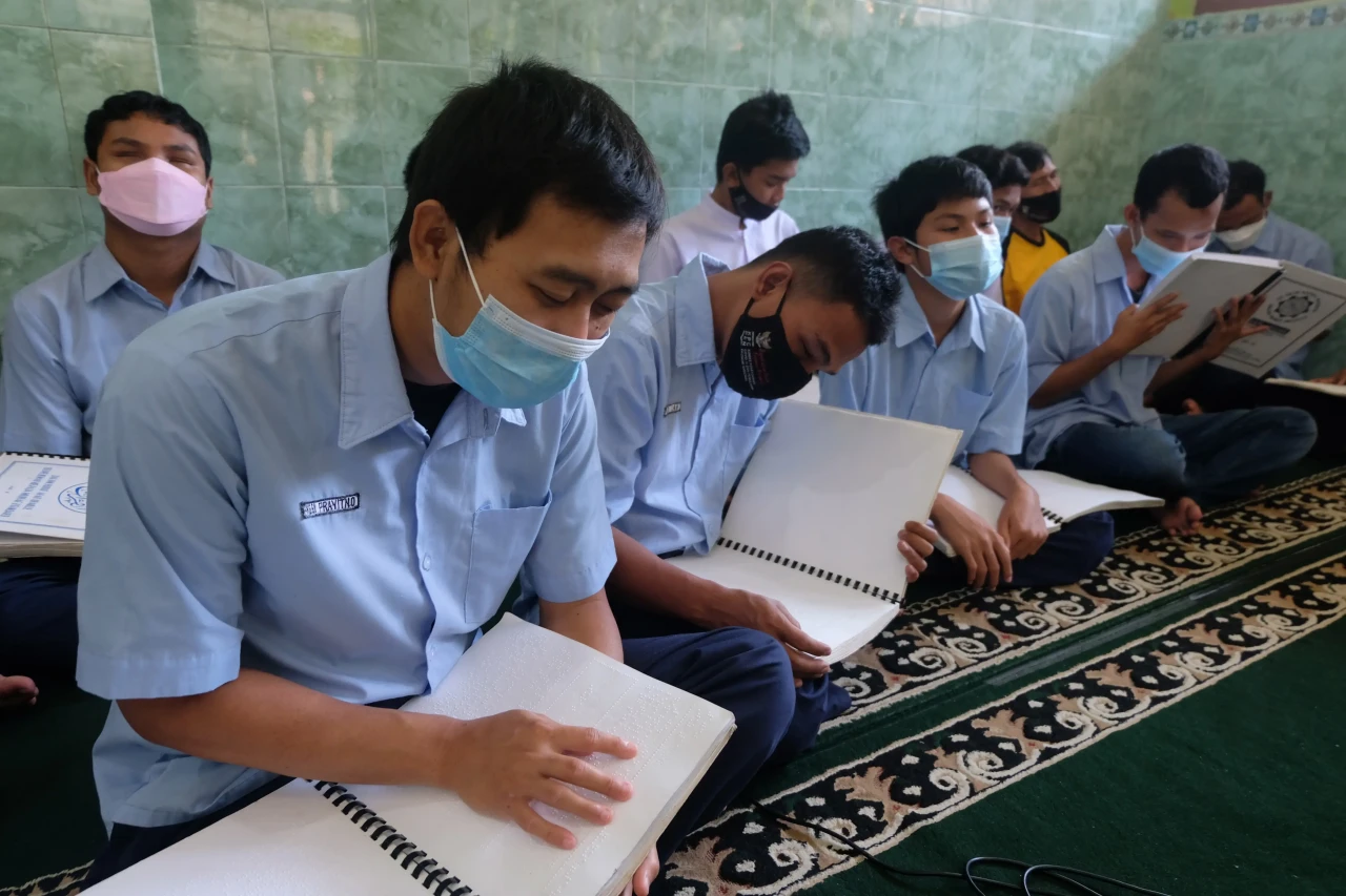 Tadarus Al Aquran Braile...