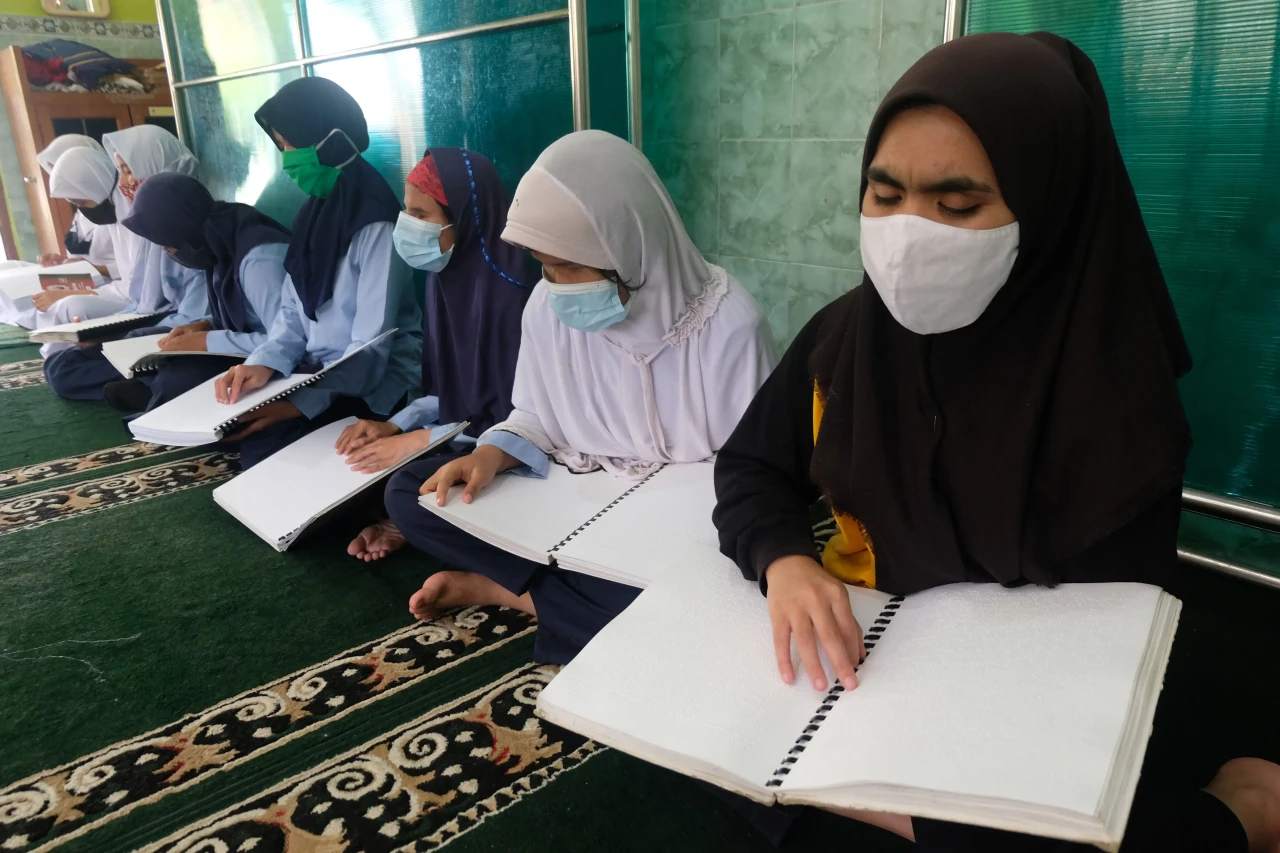 Tadarus Al Aquran Braile...