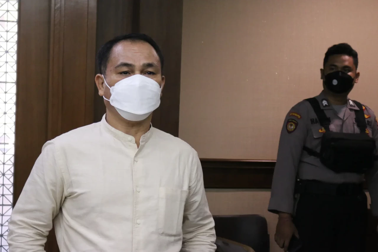 Sidang Perdana Penyuap...