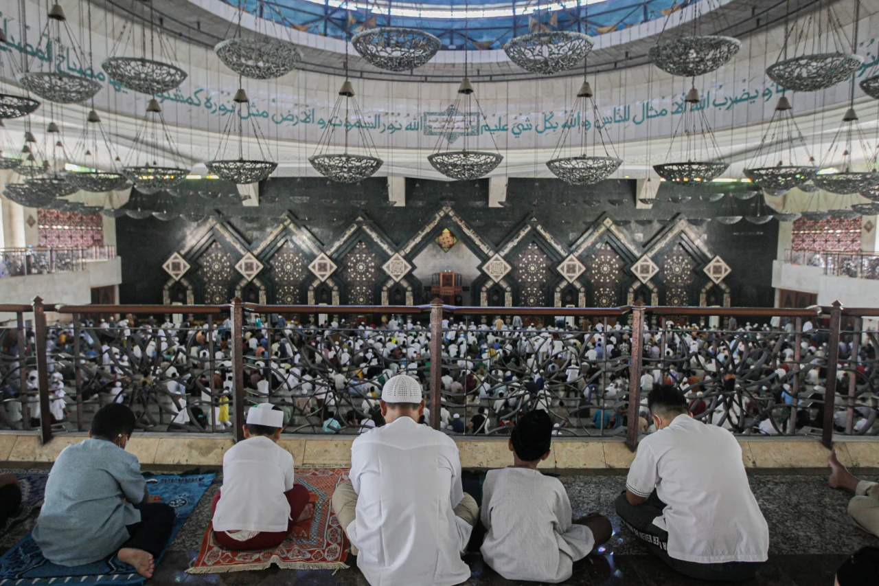 Beribadah Sambil Menikmati...