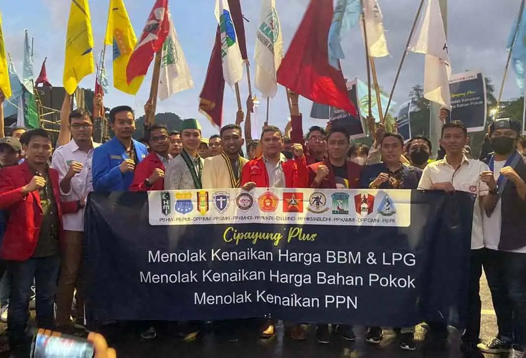 Gelar Unjuk Rasa, Cipayung...