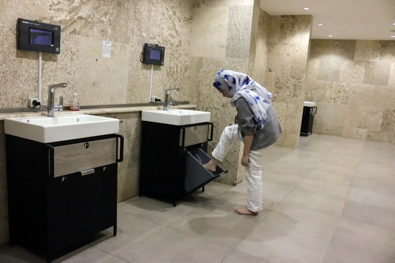 Kohler Hibahkan Kabinet...