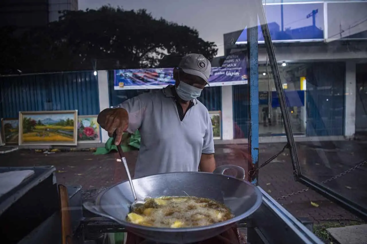 BLT Minyak Goreng untuk...