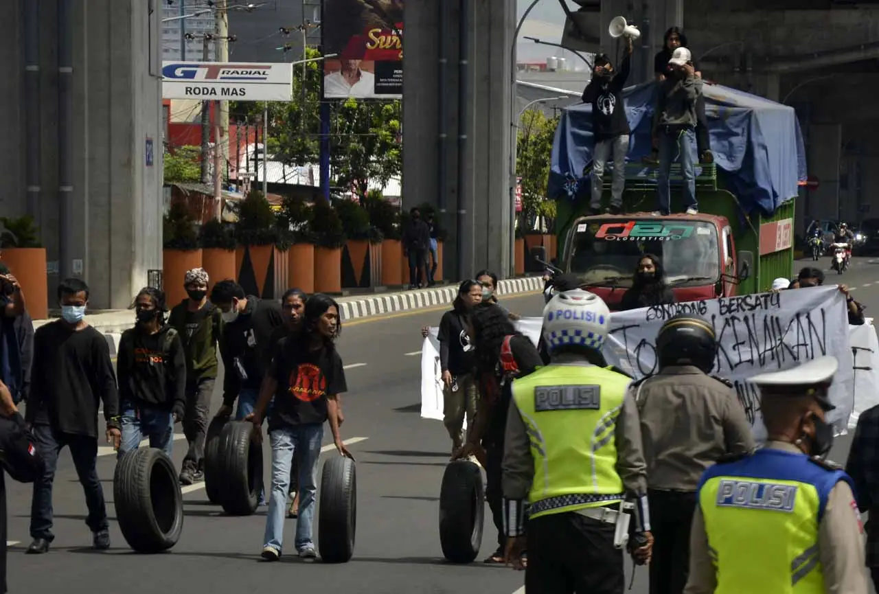 Unjuk Rasa di Makassar,...