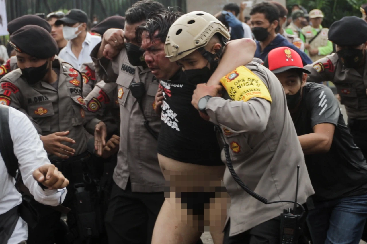 Foto-foto Ade Armando...
