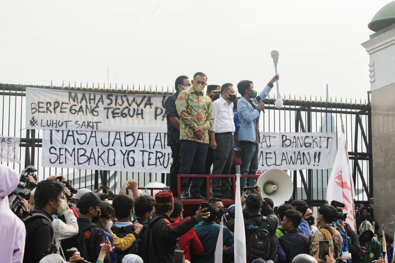Momen Mahasiswa Hadiahi...