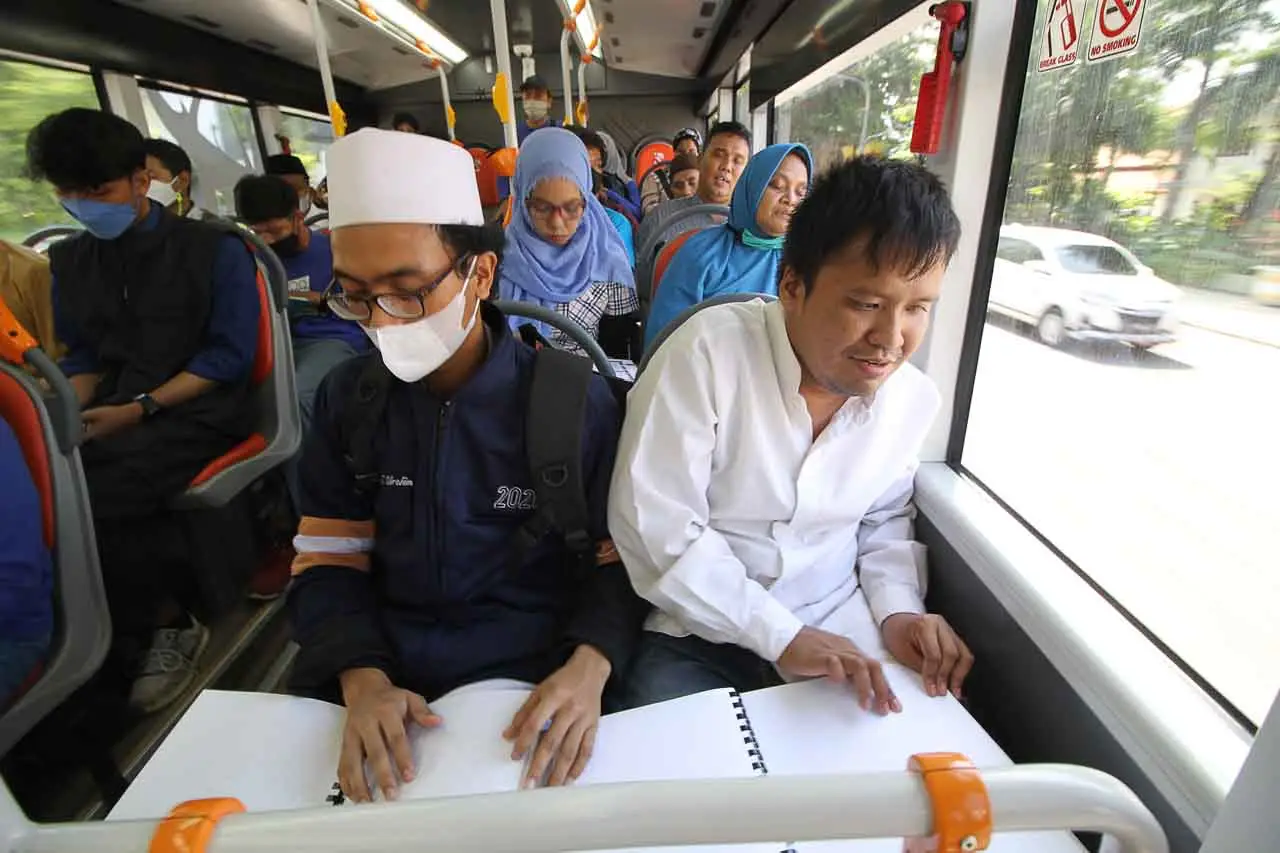 Khataman On The Bus