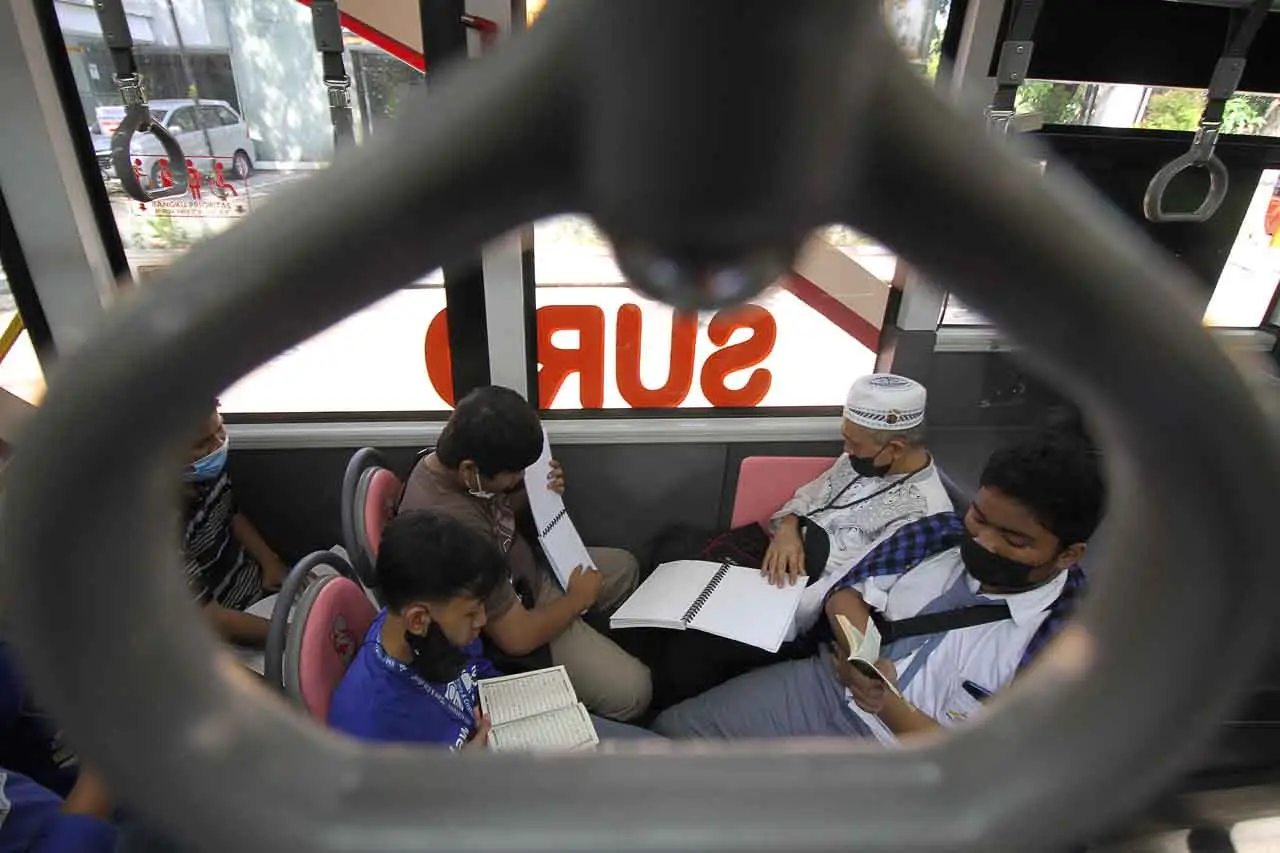 Khataman On The Bus
