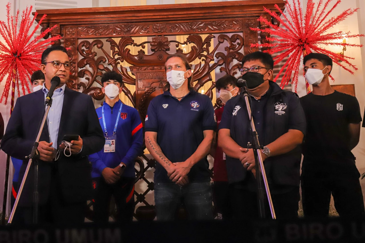 Anies Baswedan Terima...