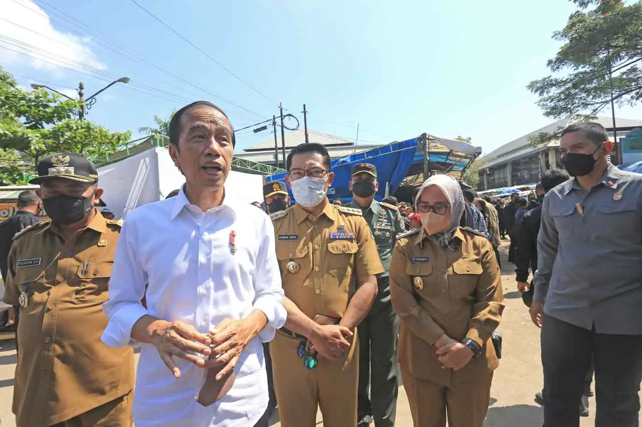 Presiden Jokowi Bagikan...