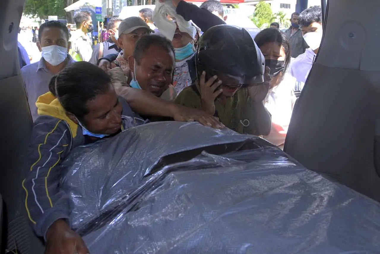 18 Jenazah Korban Kecelakaan...