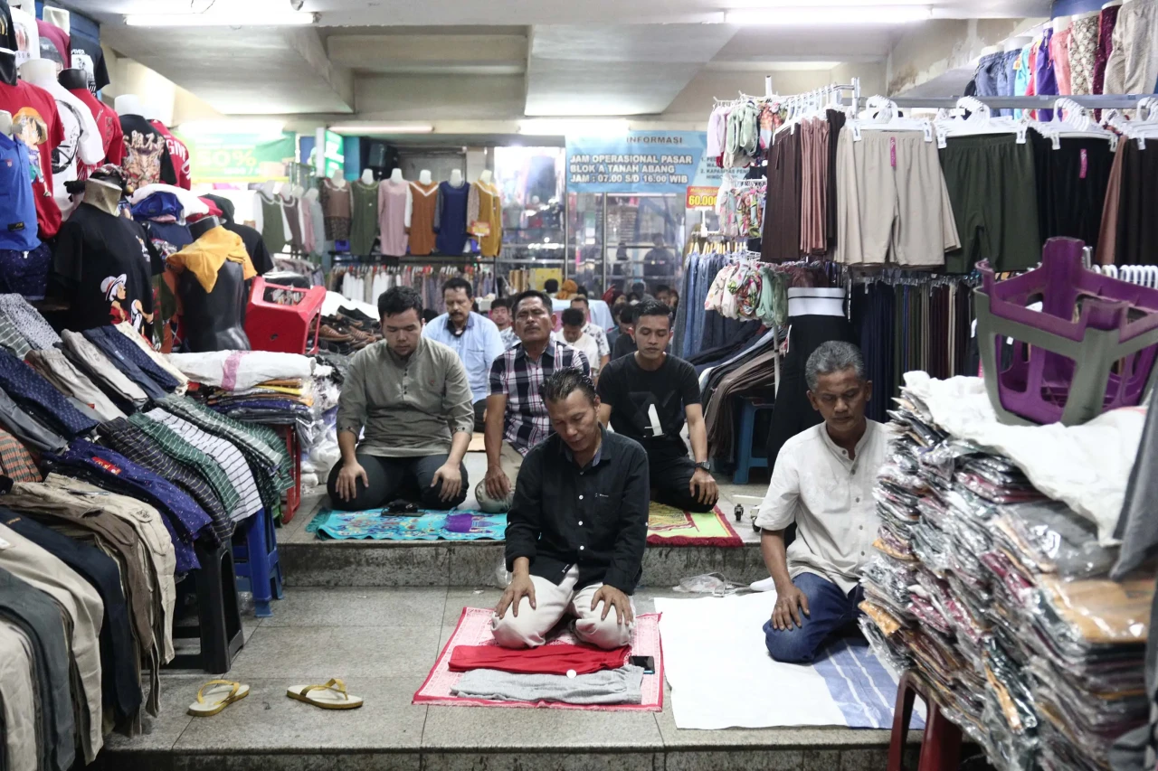 Ibadah Salat Jumat Pasar...