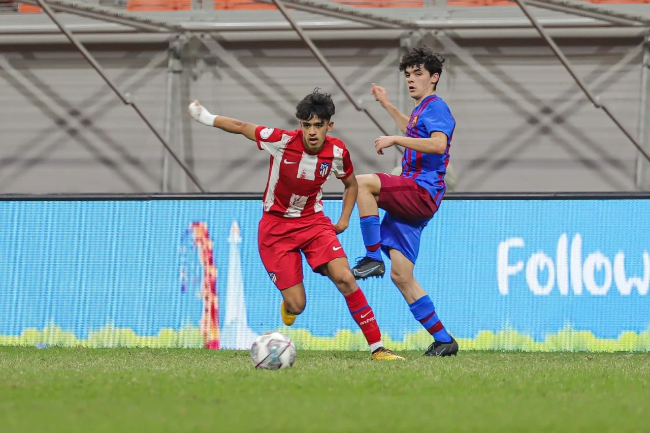 Barcelona U-18 Tundukkan...
