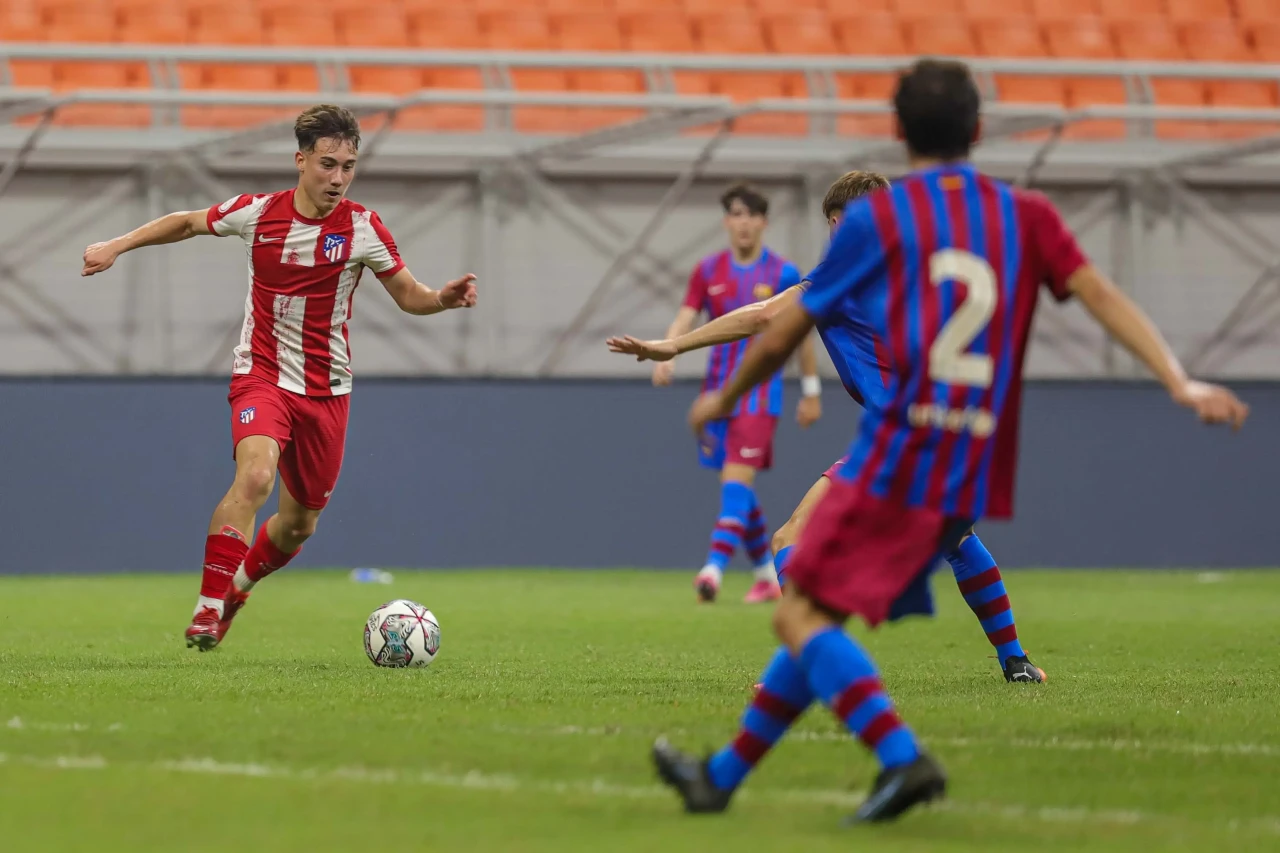 Barcelona U-18 Tundukkan...