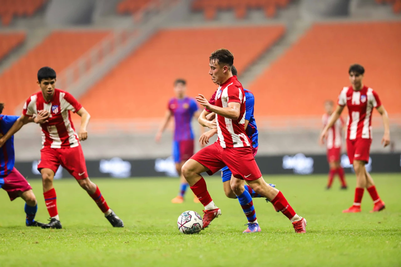 Barcelona U-18 Tundukkan...