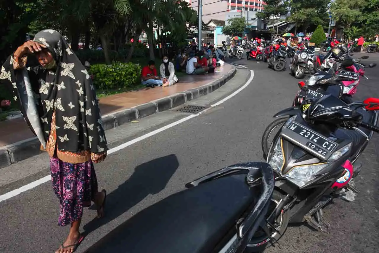 Antrean Panjang Penukaran...