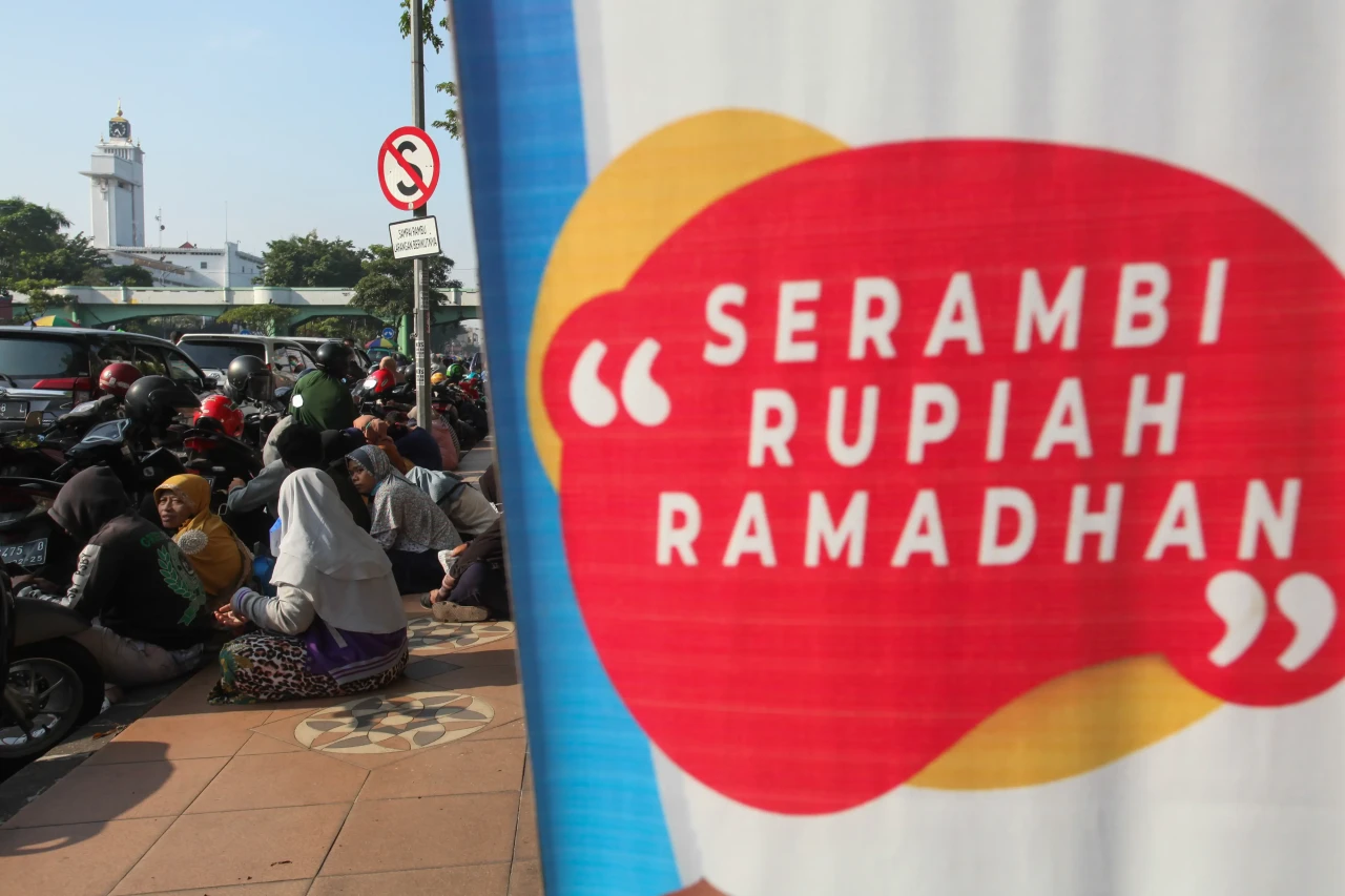 Antrean Panjang Penukaran...