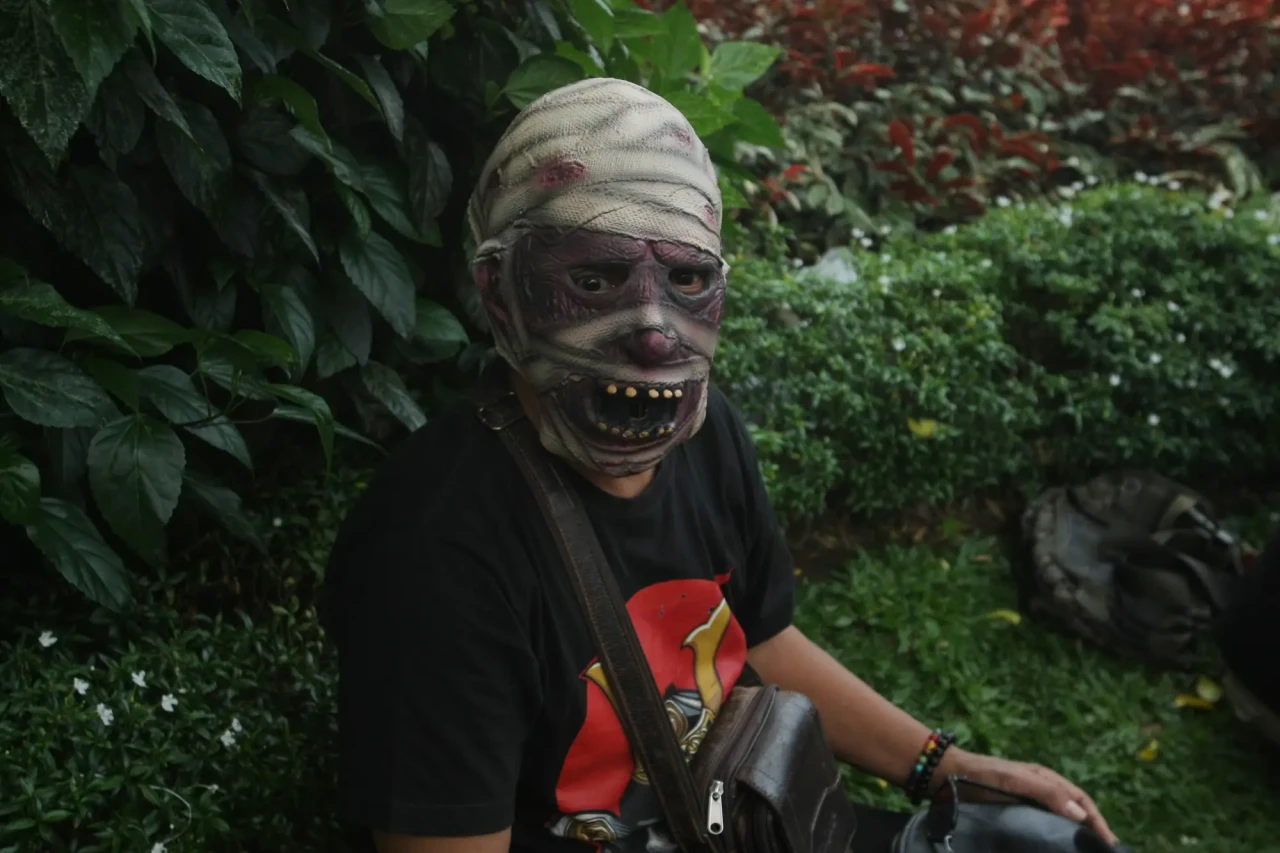 Ngabuburit Ala Hantu...