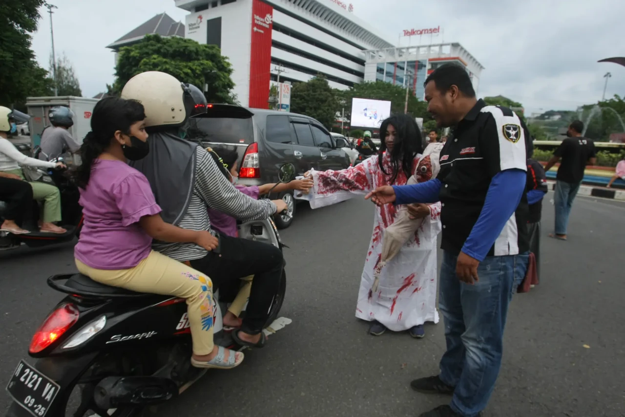 Ngabuburit Ala Hantu...