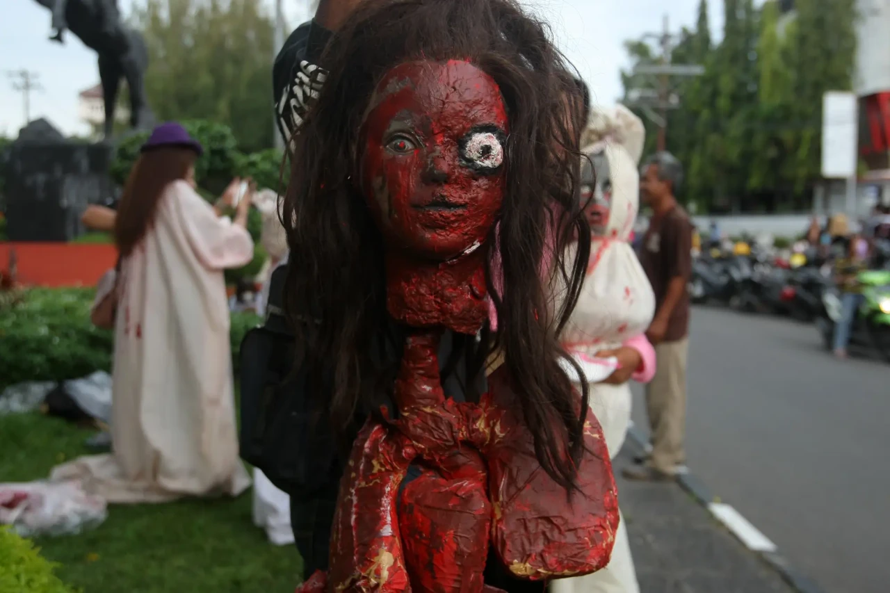 Ngabuburit Ala Hantu...