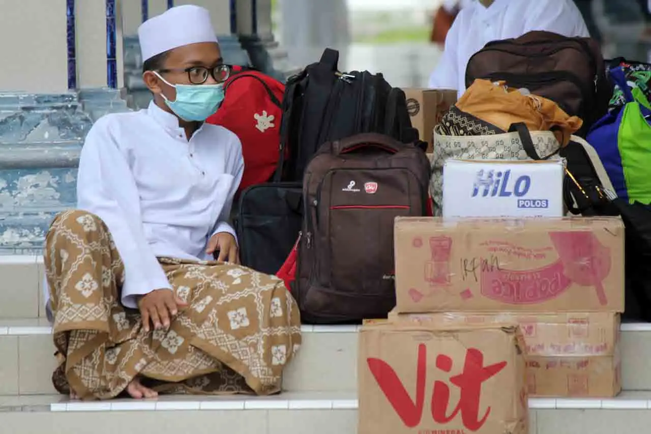 Hindari Kemacetan, Santri...