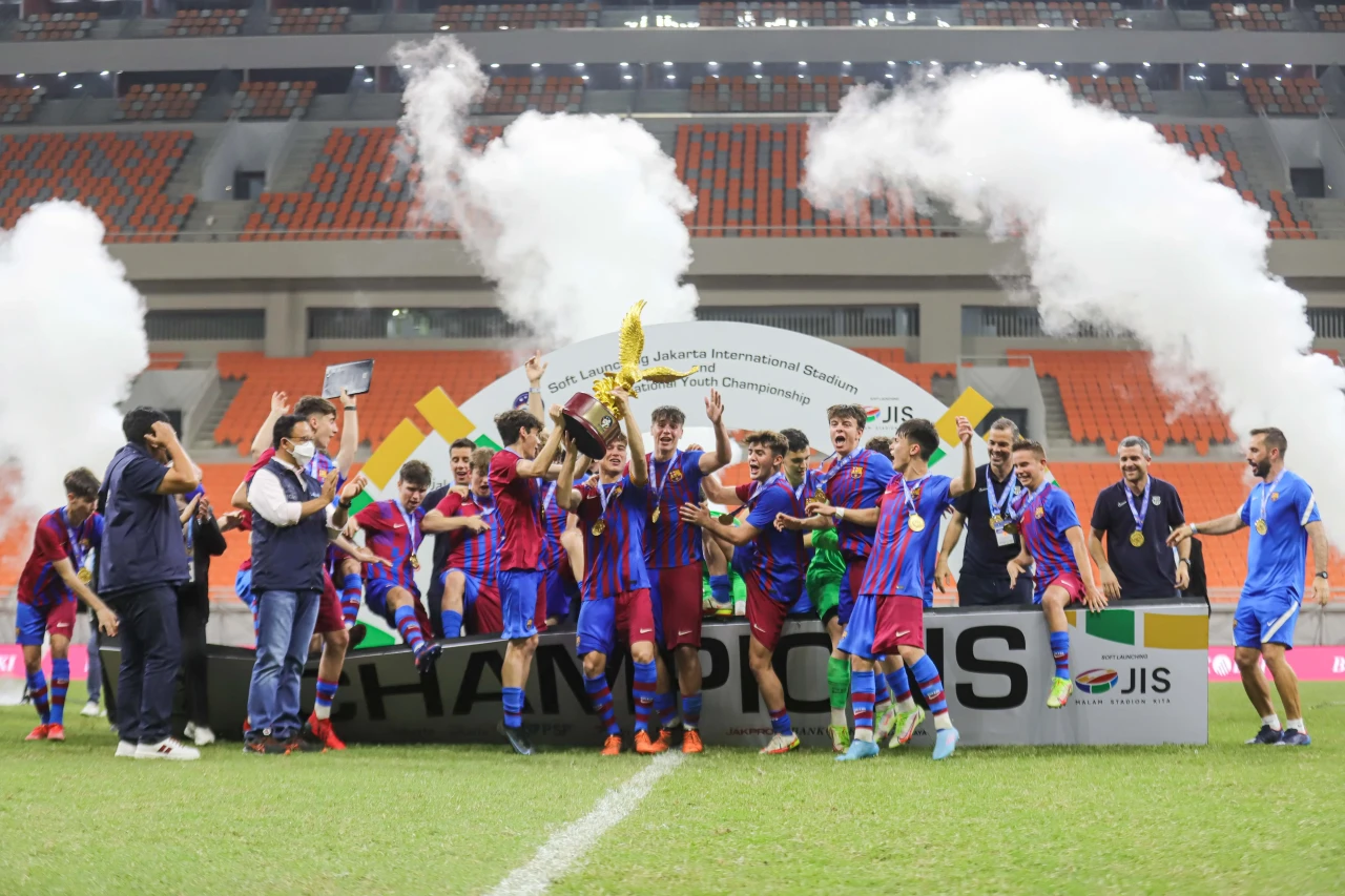 Momen Barcelona U-18...