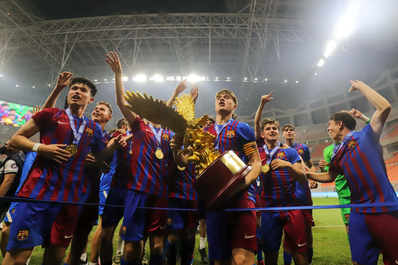 Momen Barcelona U-18...