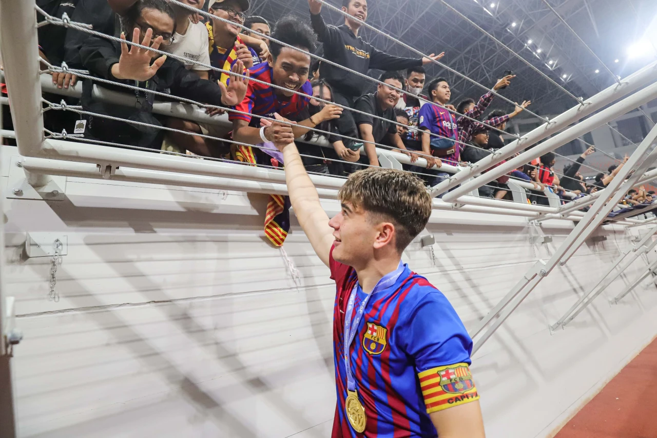 Momen Barcelona U-18...