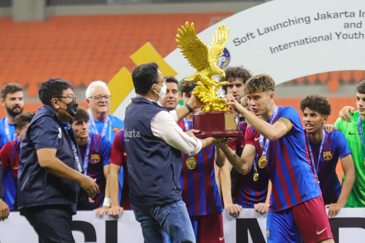 Momen Barcelona U-18...