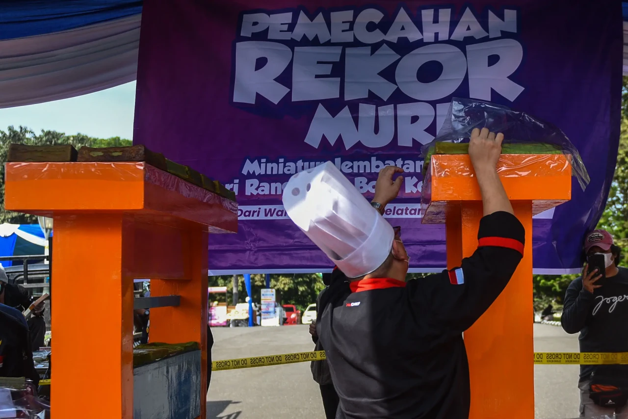 Ratusan Bolu Kojo Pecahkan...
