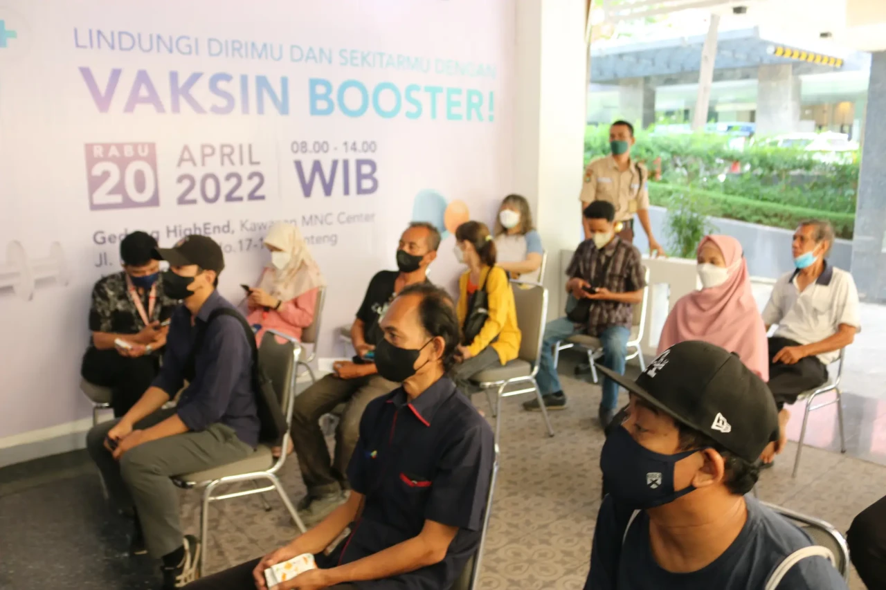 Vaksinasi Booster MNC...